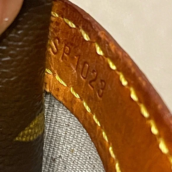 🔥 SOLD 🔥Louis Vuitton Reporter PM - Picture 2 of 16